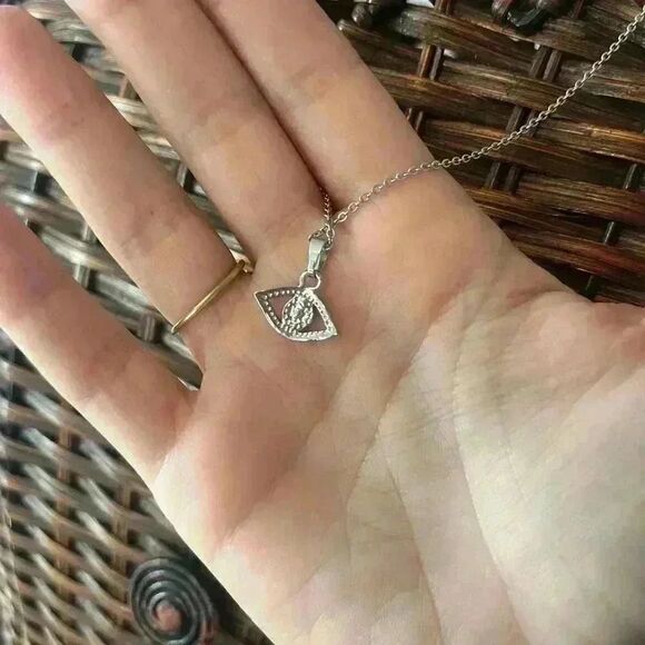 Stainless steel evil eye necklace - Picture 4 of 4